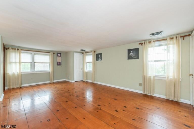 Property listing MLS 4049359 photo 28