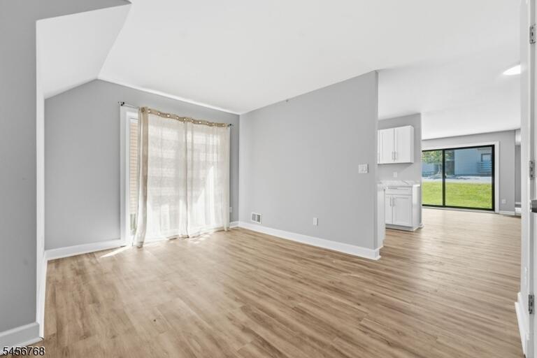 Property listing MLS 4049388 photo 3