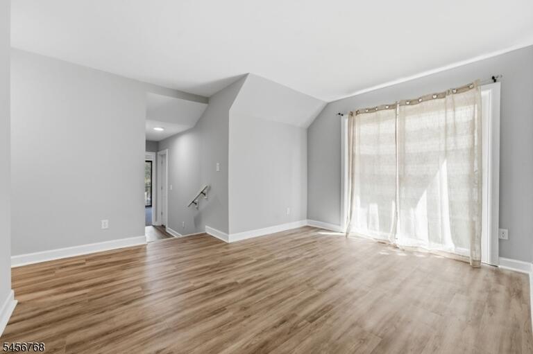 Property listing MLS 4049388 photo 4