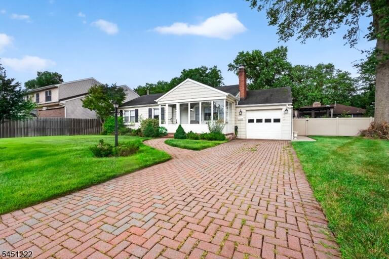 Property listing MLS 4049647 photo 3