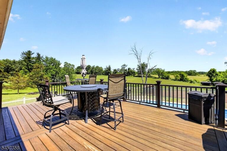 Property listing MLS 4049773 photo 16