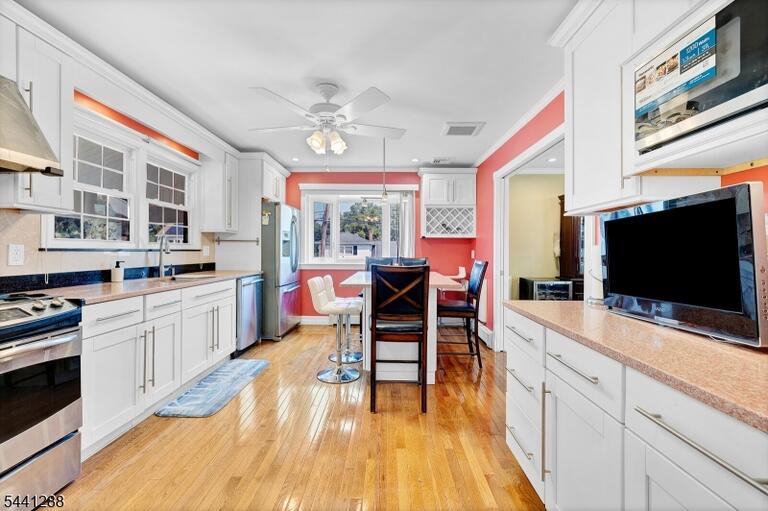 Property listing MLS 4049868 photo 9