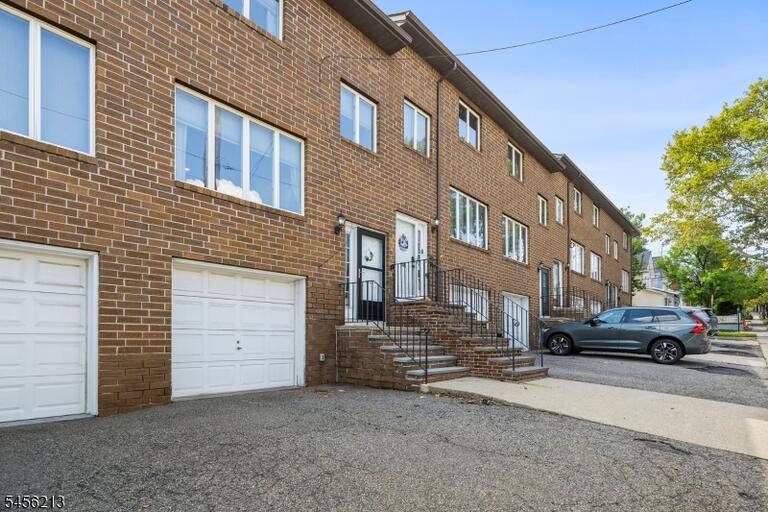 Property listing MLS 4049925 photo 2