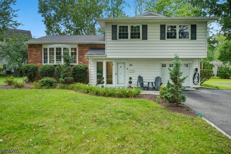 Property listing MLS 4049930 photo 2