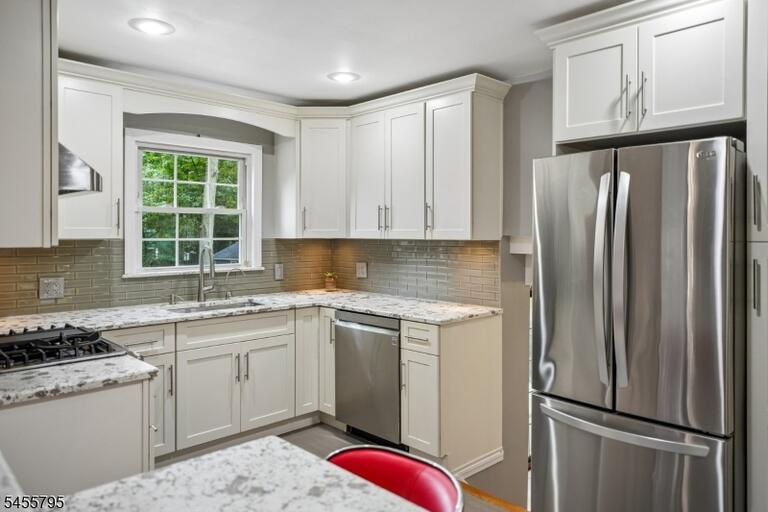 Property listing MLS 4049930 photo 6