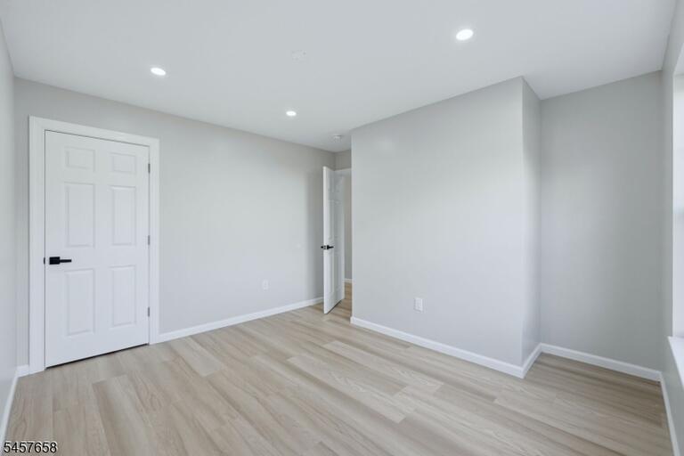 Property listing MLS 4050027 photo 12