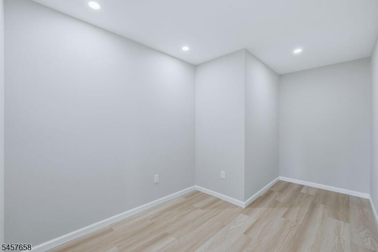 Property listing MLS 4050027 photo 18