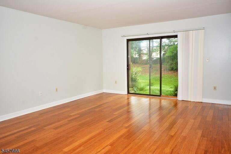 Property listing MLS 4050032 photo 10