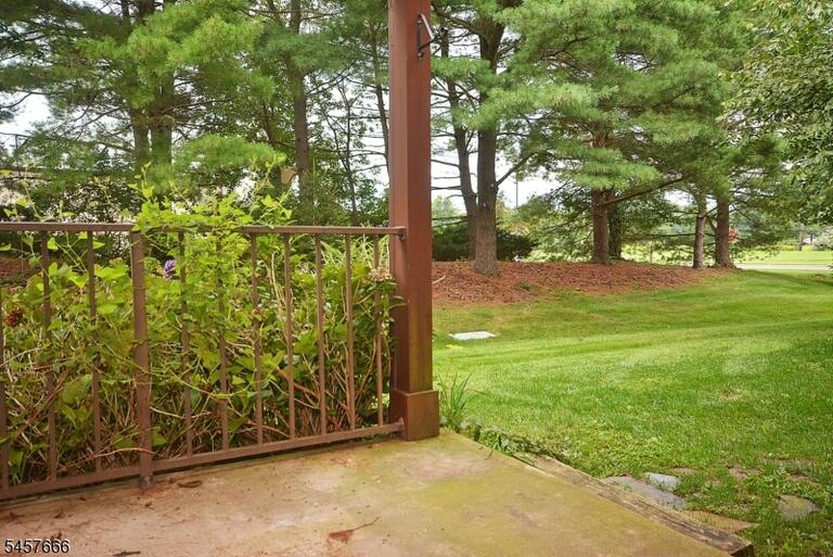 Property listing MLS 4050032 photo 24