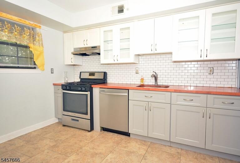 Property listing MLS 4050032 photo 5