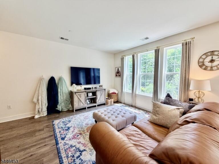 Property listing MLS 4050095 photo 3