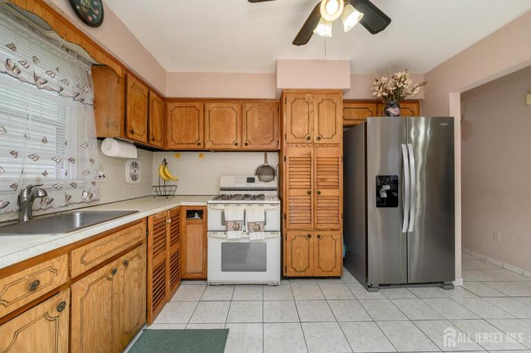 Photo 10 of 405 Kennedy Drive, Linden NJ 07036, Linden, NJ