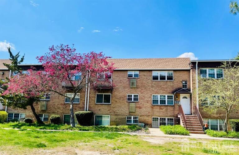 Photo 14 of 128 College Drive, Edison NJ 08817, Edison, NJ