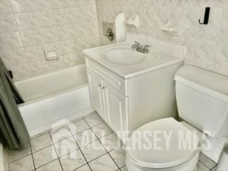 Photo 17 of 392 College Drive, Edison NJ 08817, Edison, NJ