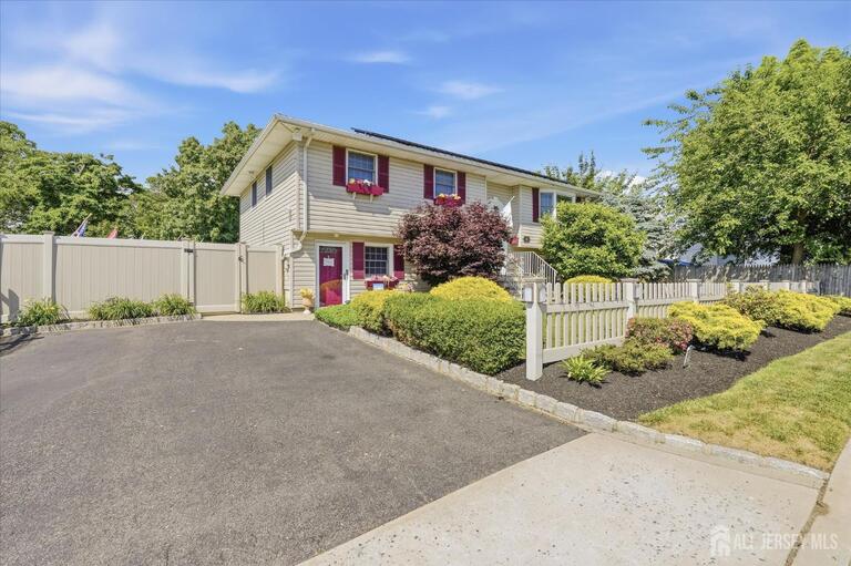 Photo 3 of 902 10th Street, Union Beach NJ 07735, Union Beach, NJ