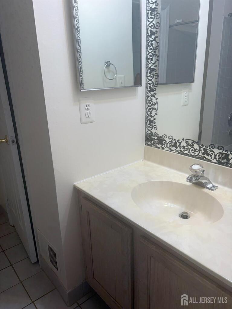 Photo 24 of 215 Prestwick Way, Edison NJ 08820, Edison, NJ