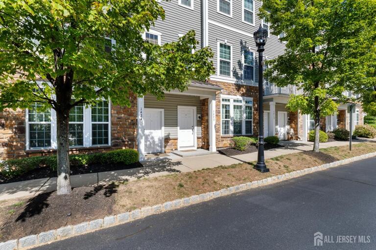 Photo 2 of 1423 Hudson Circle # 1423, Highland Park NJ 08904, Highland Park, NJ