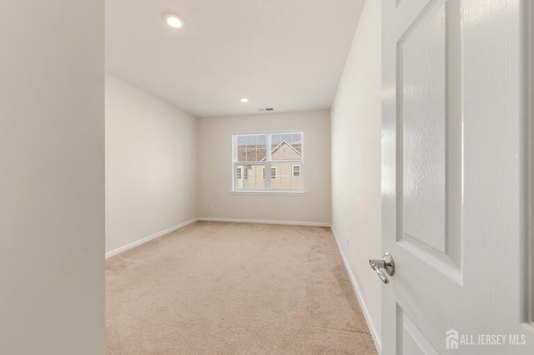 Photo 14 of 1423 Hudson Circle # 1423, Highland Park NJ 08904, Highland Park, NJ