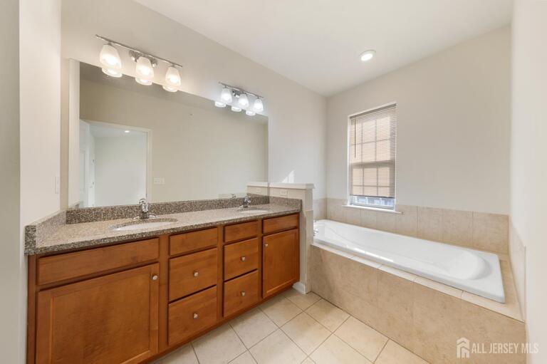 Photo 8 of 1423 Hudson Circle # 1423, Highland Park NJ 08904, Highland Park, NJ