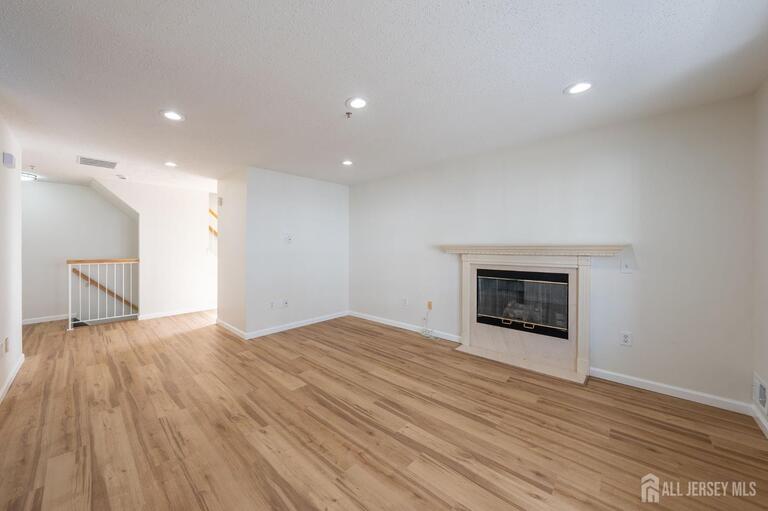 Photo 13 of 122 Prestwick Way, Edison NJ 08820, Edison, NJ