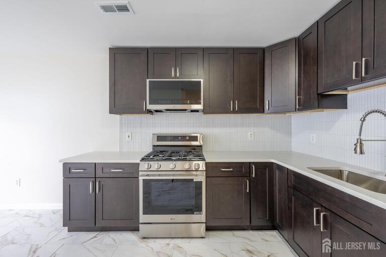 Photo 9 of 122 Prestwick Way, Edison NJ 08820, Edison, NJ