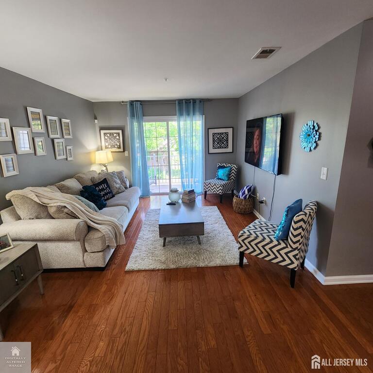 Photo 10 of 1325 Fernwood Court, New Brunswick NJ 08901, New Brunswick, NJ