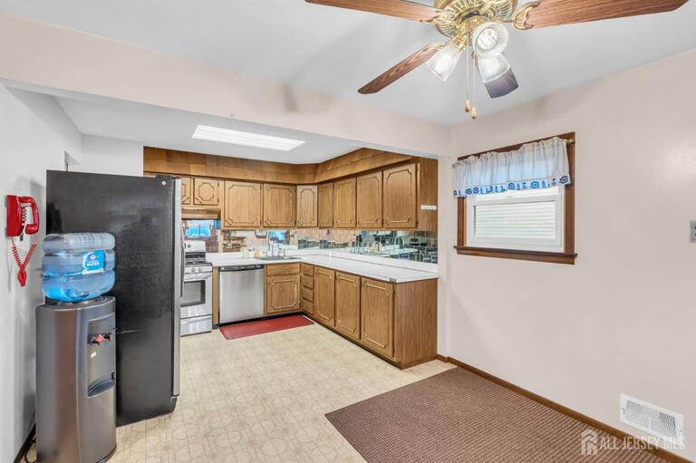 Photo 10 of 140 Camelot Drive, Port Reading NJ 07064, Port Reading, NJ