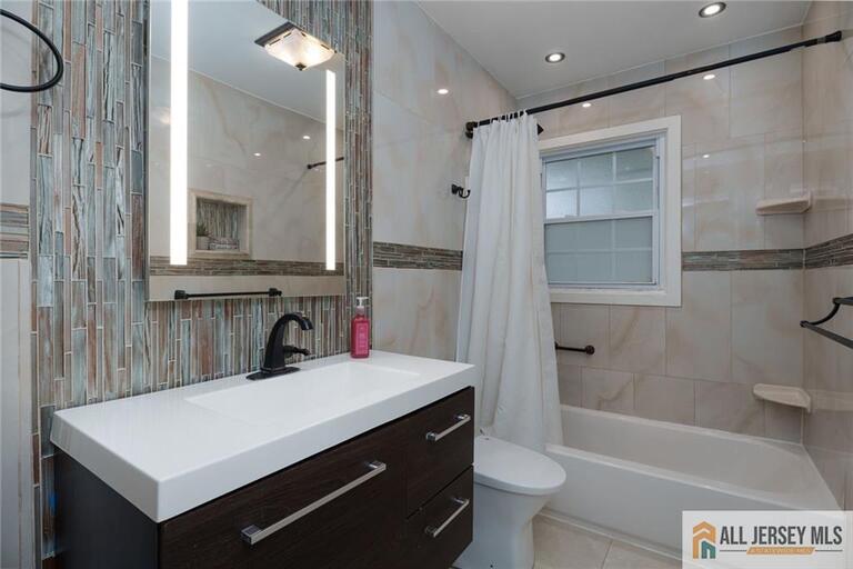 Photo 13 of 2025 Oak Tree Road, Edison NJ 08820, Edison, NJ