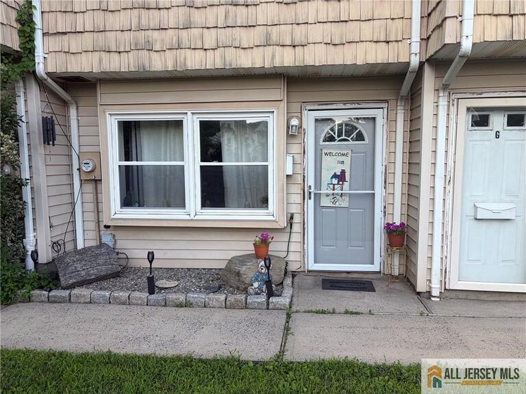 Photo 2 of 172 Roosevelt Avenue # F, Carteret NJ 07008, Carteret, NJ
