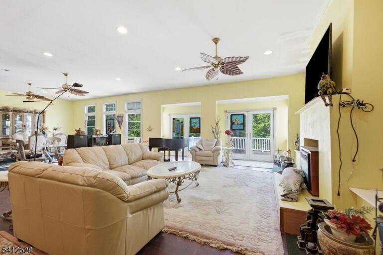 Property listing MLS 4010735 photo 17