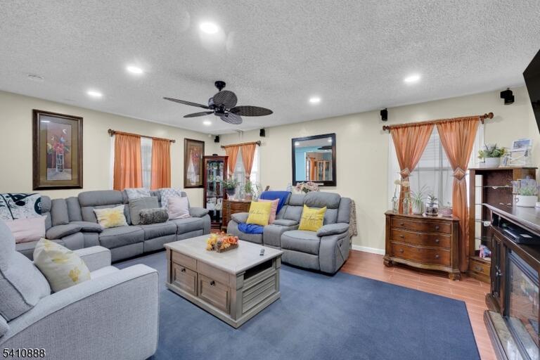 Property listing MLS 4011021 photo 10
