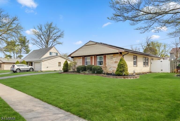 Property listing MLS 4011021 photo 3