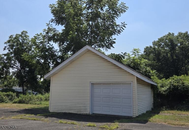 Property listing MLS 4012372 photo 2