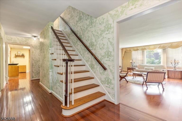 Property listing MLS 4023194 photo 2