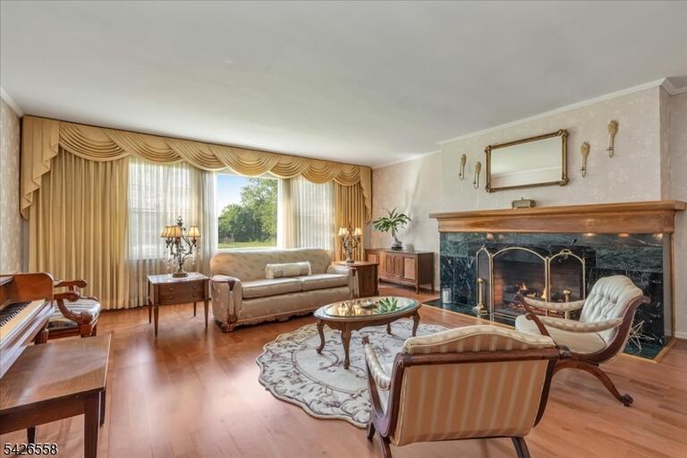 Property listing MLS 4023194 photo 4