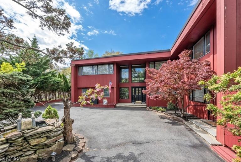 Property listing MLS 4025204 photo 2