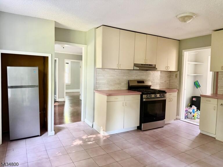 Property listing MLS 4030012 photo 10