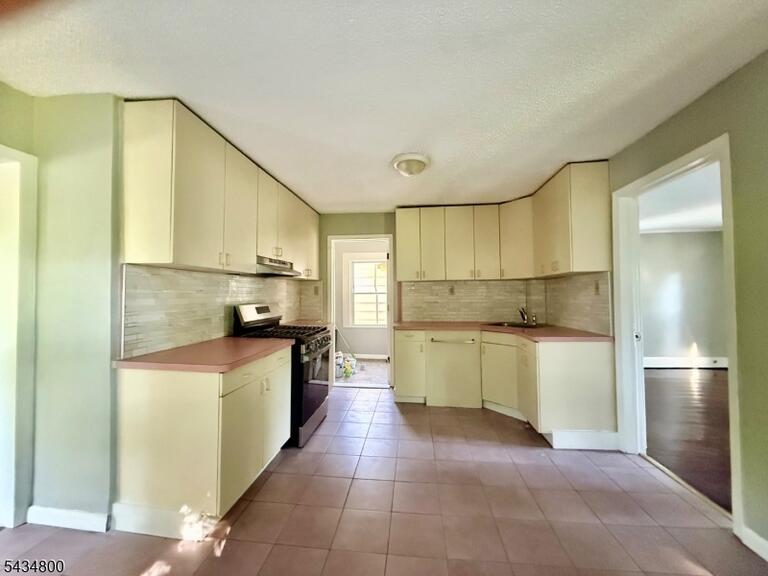 Property listing MLS 4030012 photo 11