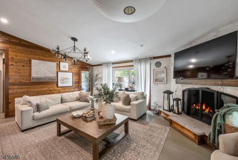 Property listing MLS 4030720 photo 6