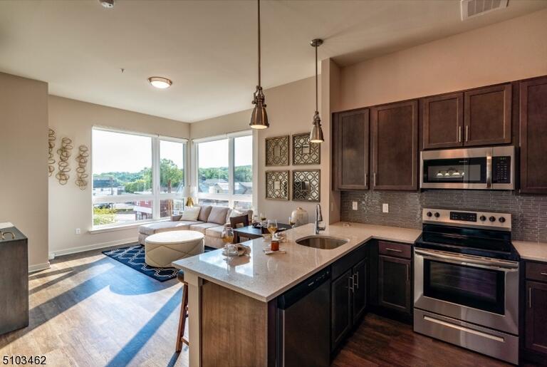 Property listing MLS 4030942 photo 1