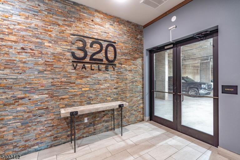 Property listing MLS 4030942 photo 3