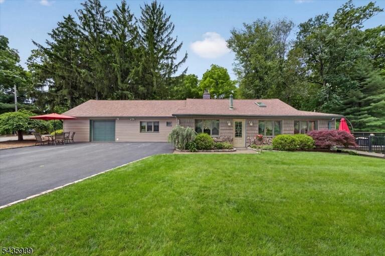 Property listing MLS 4031565 photo 1