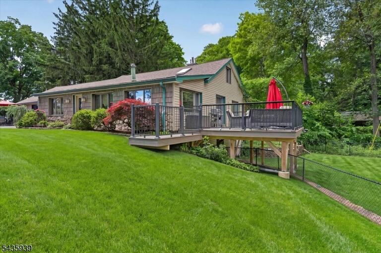 Property listing MLS 4031565 photo 4