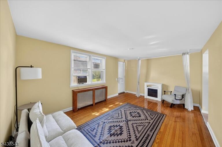 Property listing MLS 4031772 photo 2