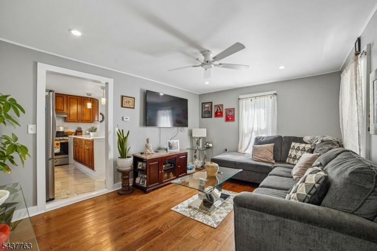 Property listing MLS 4032726 photo 4