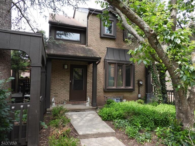 Property listing MLS 4032943 photo 1