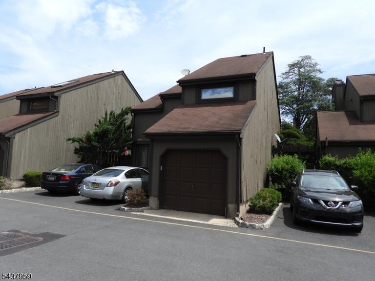 Property listing MLS 4032943 photo 2