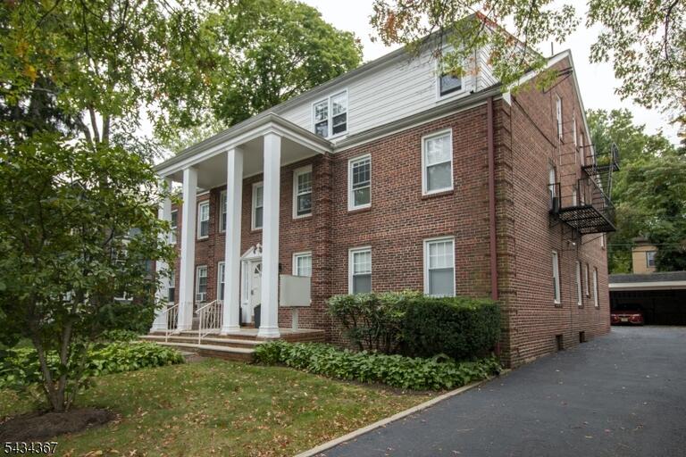 Property listing MLS 4032975 photo 1