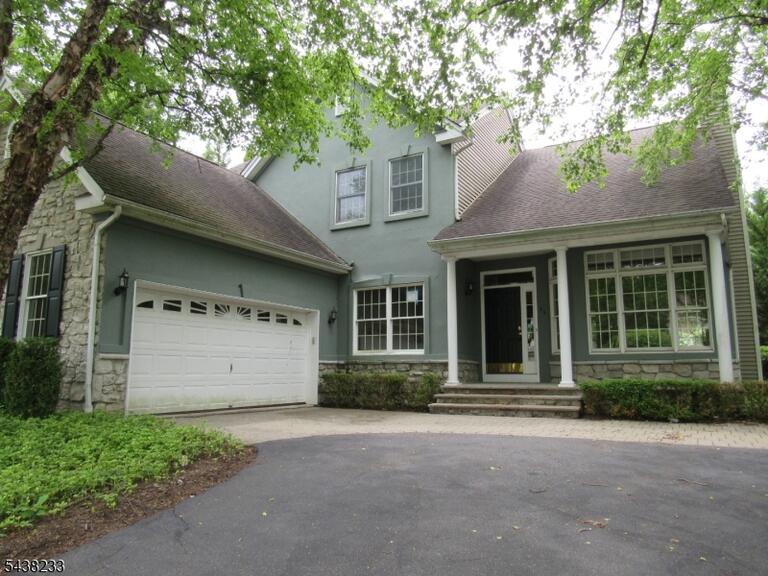 Property listing MLS 4033168 photo 1