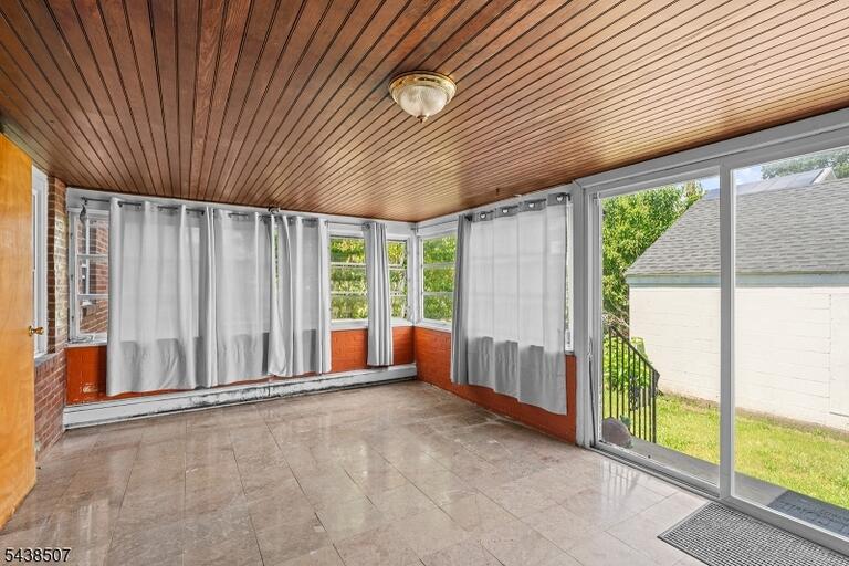 Property listing MLS 4033263 photo 7